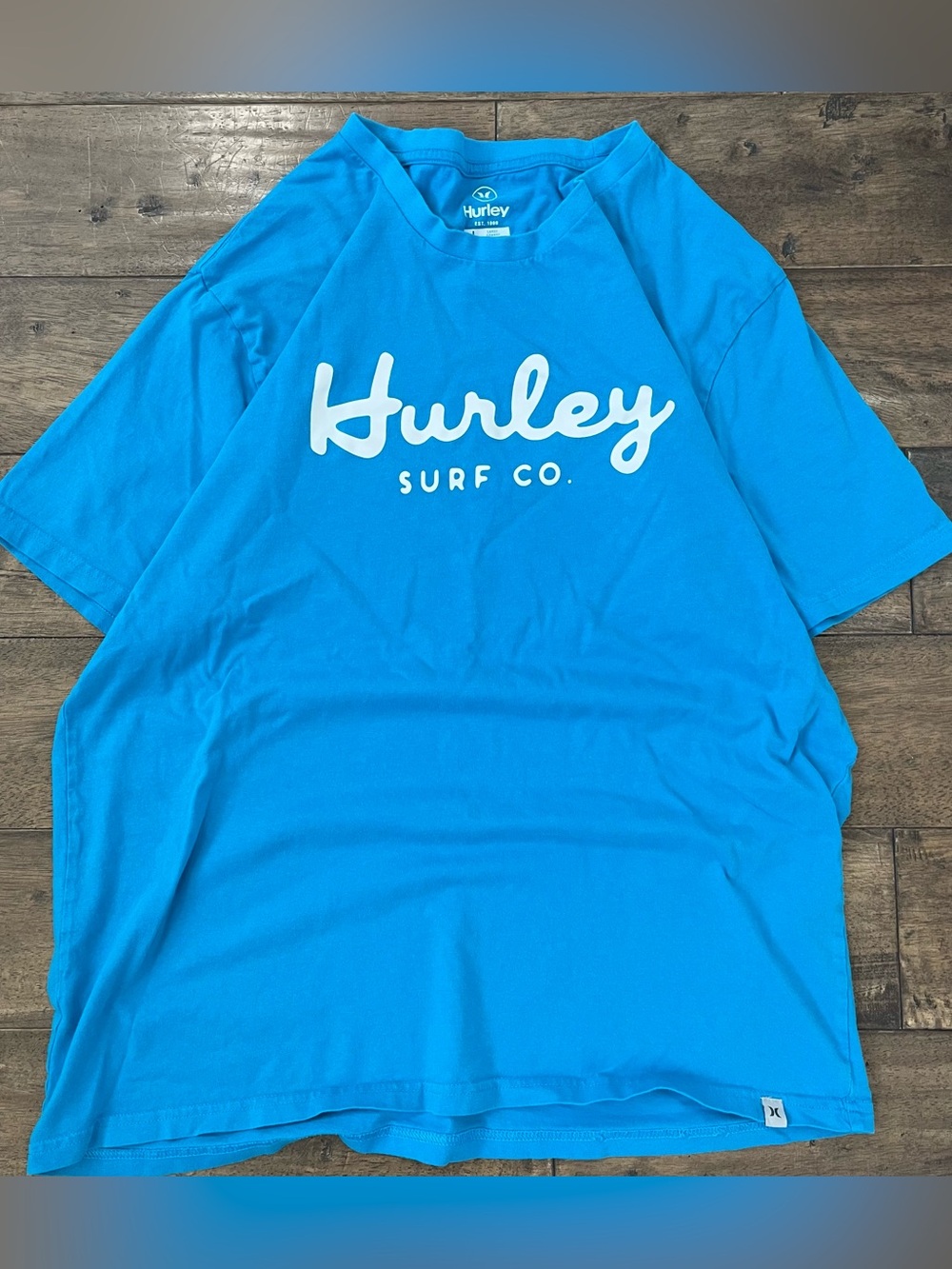 Men’s Baggy Hurley Surf Co. blue t-shirt with white logo, size L#surf #beachwear